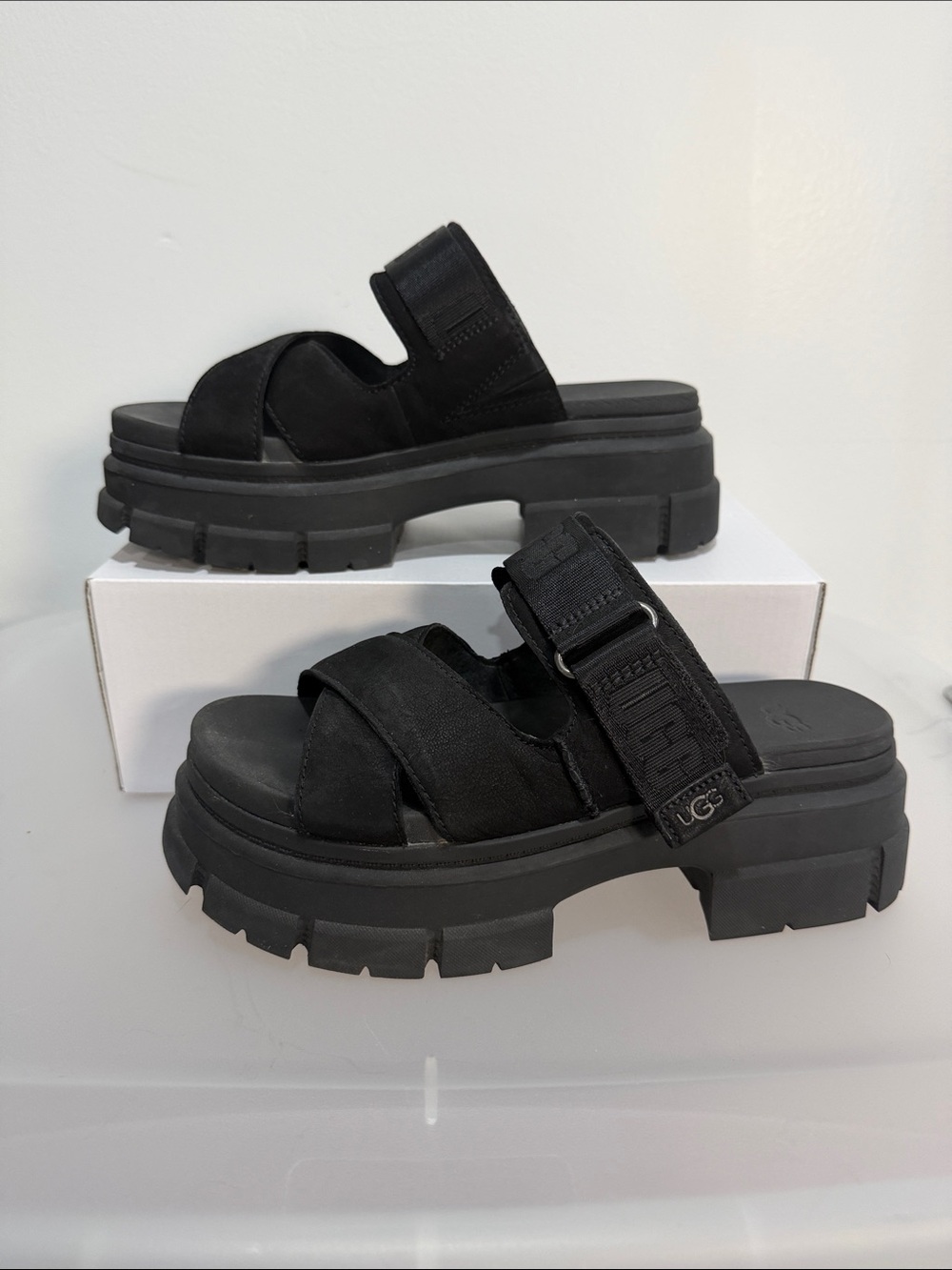 UGG Ashton Platform Black Slide Sandals - Picture 4 of 6